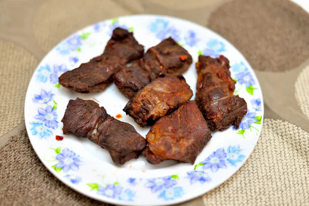 Как приготовить вяленое мясо из оленины (с иллюстрациями)