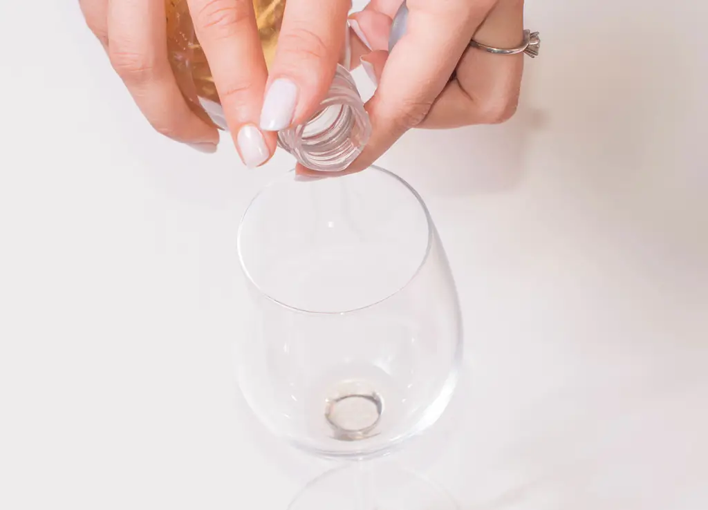 Как подавать Каберне Совиньон: 6 шагов (с иллюстрациями)