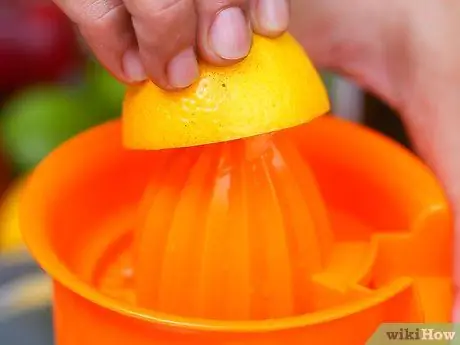 Не допускайте обесцвечивания нарезанных бананов Шаг 1