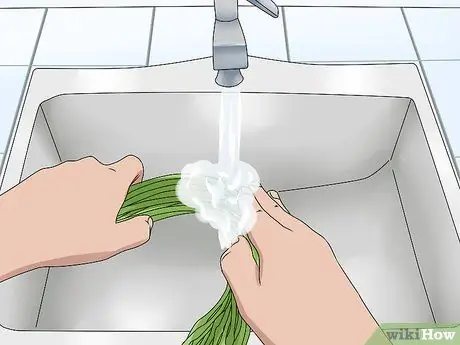 Нарезать чесночные дольки Шаг 5