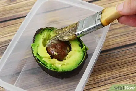 Сохраняйте авокадо свежими, шаг 2