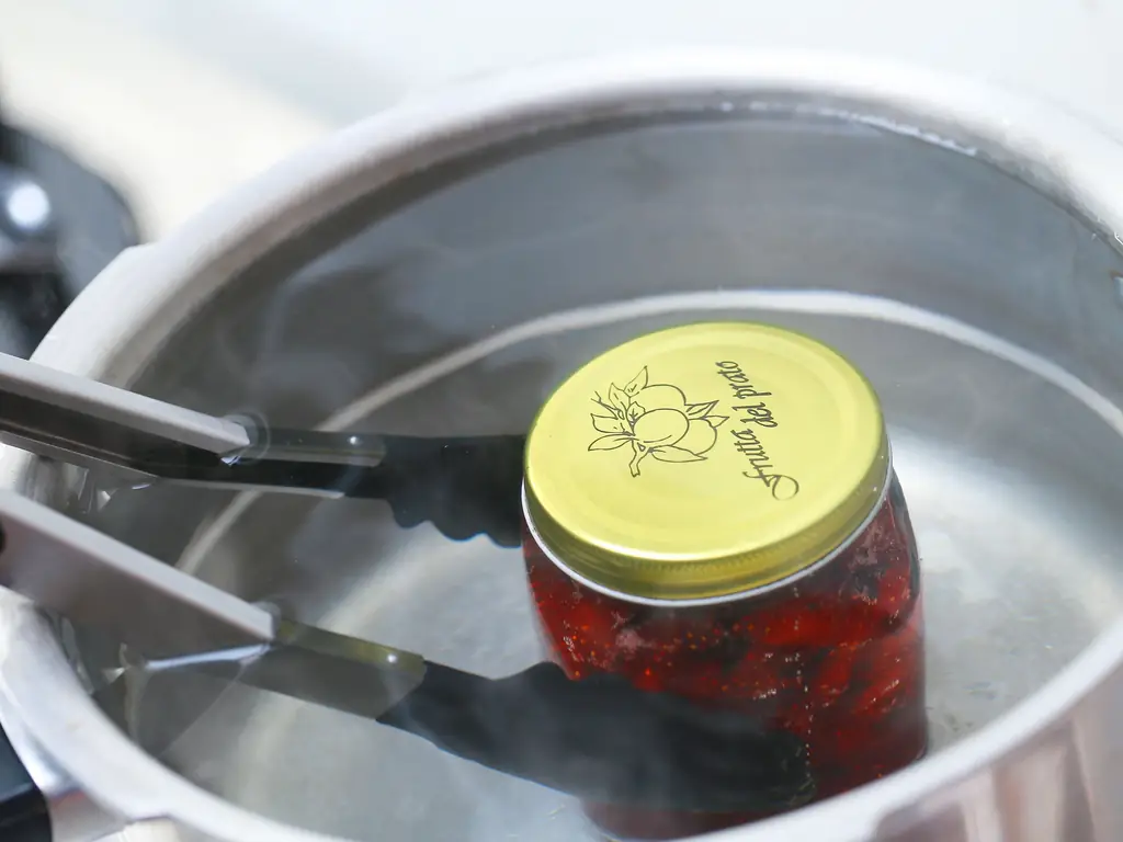 Как стерилизовать бутылки и банки для консервирования: 9 шагов