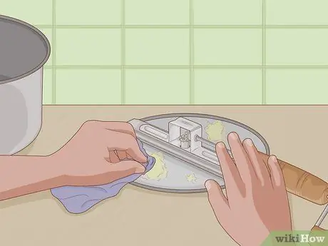 Очистите машину для попкорна Шаг 6