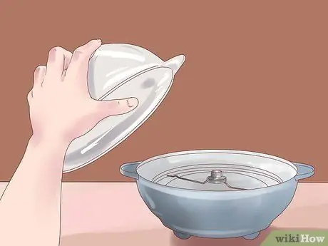 Используйте устройство для приготовления попкорна Шаг 1