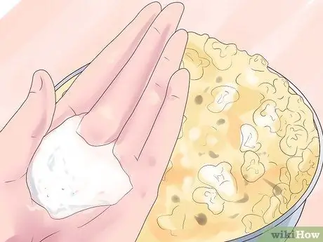 Используйте устройство для приготовления попкорна. Шаг 13