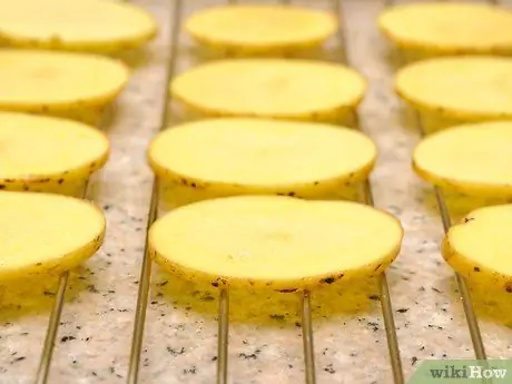 Приготовить картофельные чипсы Шаг 11