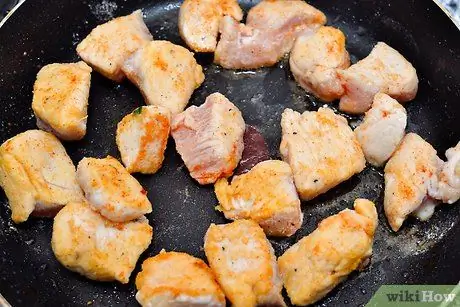 Приготовить обжаренную курицу шаг 16