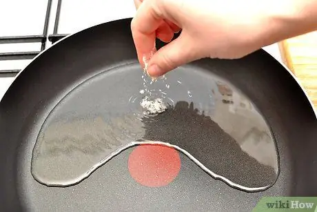 Приготовить мясной соус в горшочке Шаг 2