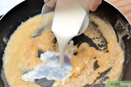 Приготовить мясной соус в горшочке Шаг 3