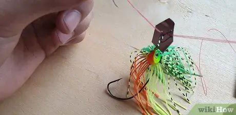 Привяжите спиннербейт, шаг 3