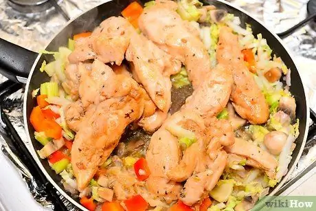 Приготовить чау-мейн Шаг 10