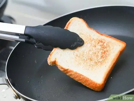 Приготовить жареный хлеб Шаг 6