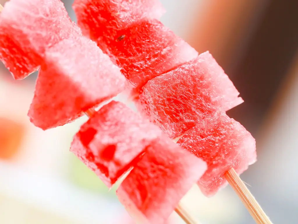 Как съесть арбуз: 14 шагов (с иллюстрациями)