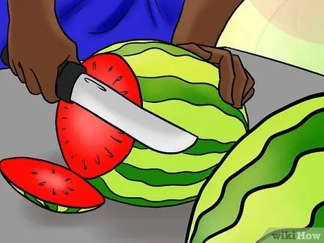 Вырезать динозавра тираннозавра из арбуза Шаг 1