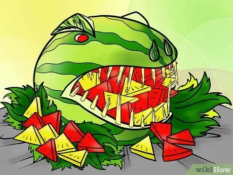 Вырезать динозавра тираннозавра из арбуза Шаг 7