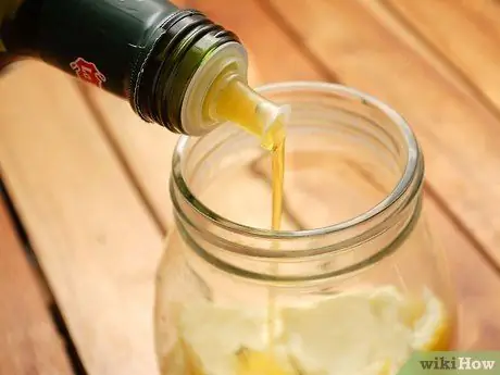Сделайте лимонное оливковое масло, шаг 7