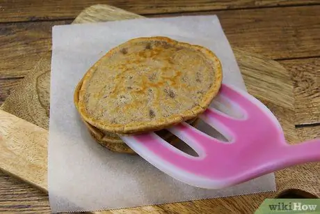 Приготовить горячие шоколадные оладьи Шаг 8