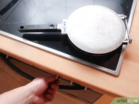 Приготовить клубничные блины, шаг 1