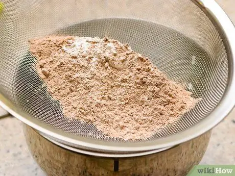 Приготовьте пирожное в микроволновой печи. Шаг 4