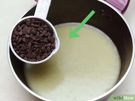 Приготовить пирожное с шоколадным сиропом Шаг 13