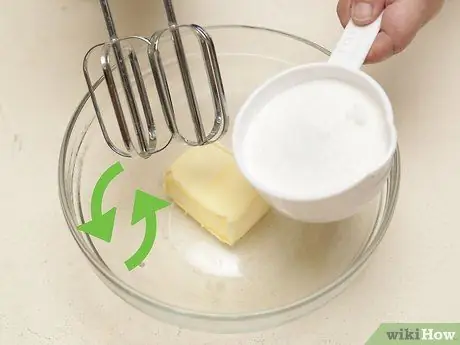 Приготовить пирожное с шоколадным сиропом, шаг 2