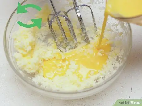 Приготовить пирожное с шоколадным сиропом, шаг 3