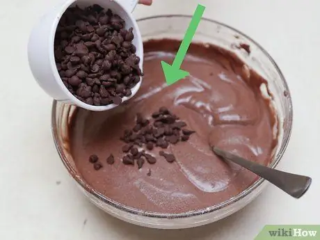 Приготовить пирожное с шоколадным сиропом, шаг 7