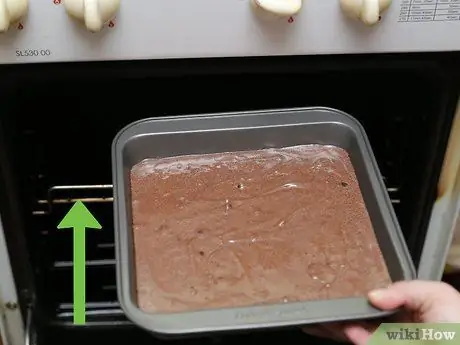 Приготовить пирожное с шоколадным сиропом Шаг 9