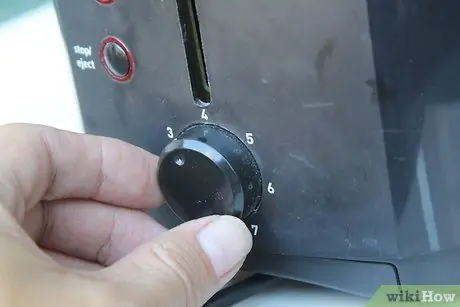 Приготовить тосты с маслом Шаг 2