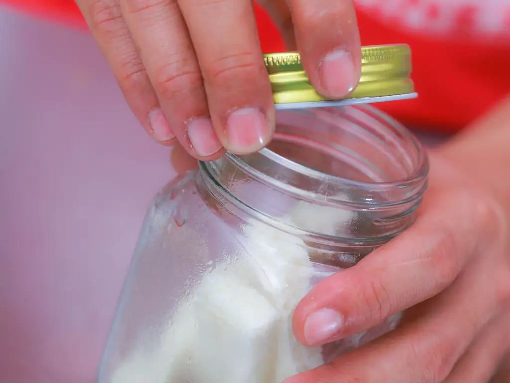 Как приготовить тост из мельбы (с рисунками)