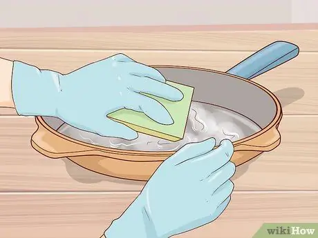 Очистить Le Creuset Шаг 4