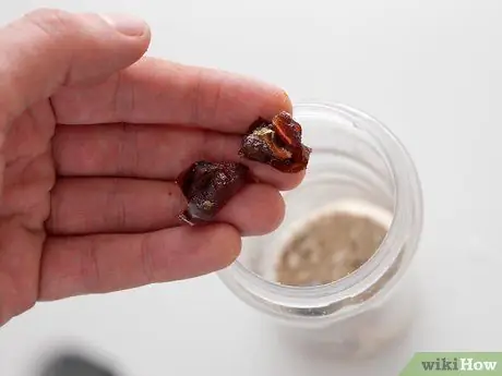 Мелко нарезать финики Шаг 8