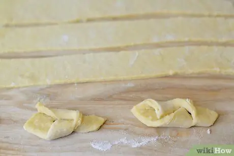 Приготовьте аусуки (литовское рождественское или пасхальное печенье) Шаг 3