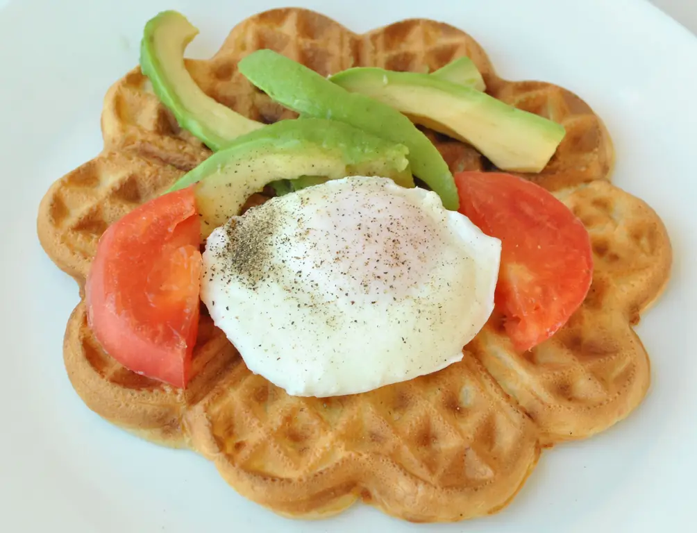 3 простых способа съесть курицу и вафли