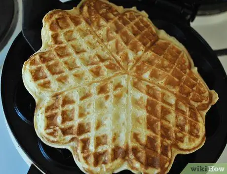 Приготовить вафли с блиновой смесью Шаг 7