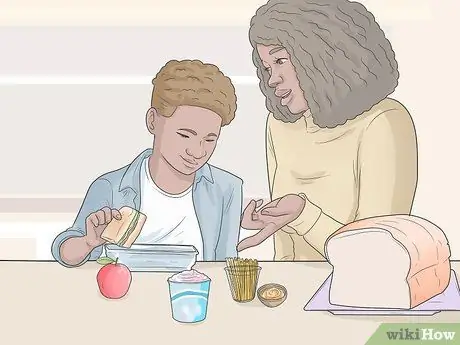 Заставьте вашего ребенка есть здоровый обед в школе Шаг 9