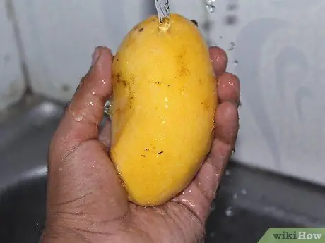 Приготовить пюре из манго, шаг 1