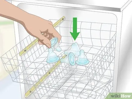 Очистите соски бутылочек Шаг 10