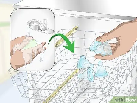 Очистите соски бутылочек Шаг 12