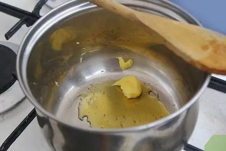 Жареные орехи макадамия с медом, шаг 2