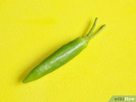 Сделайте бабочек из клубники, шаг 3