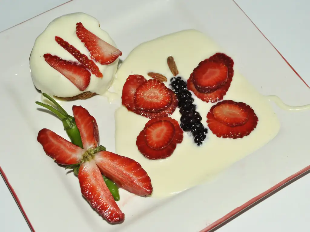 3 способа сделать клубничных бабочек