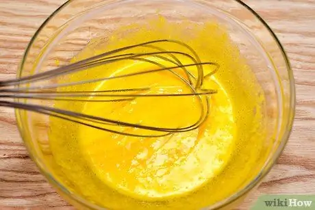 Приготовить яичный моголь, шаг 2