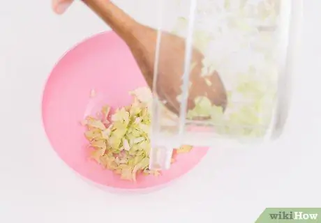 Приготовить сок из квашеной капусты Шаг 3