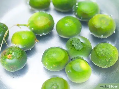 Приготовить сок каламанси, шаг 1