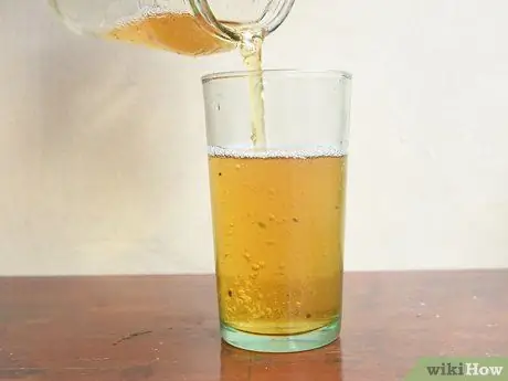 Сделайте безалкогольную мимозу Шаг 2