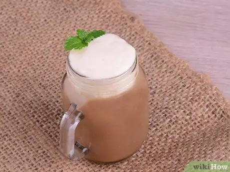 Приготовить мокко фраппучино из Starbucks Шаг 3