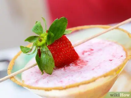 Приготовить клубничный чизкейк-мартини Шаг 8