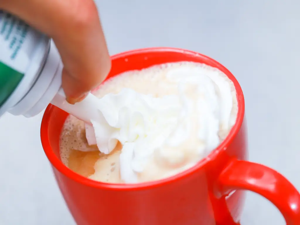 Как приготовить капучино из ванильных стручков из Starbucks: 13 шагов