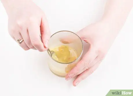 Используйте пищевые дрожжи для супов Шаг 1